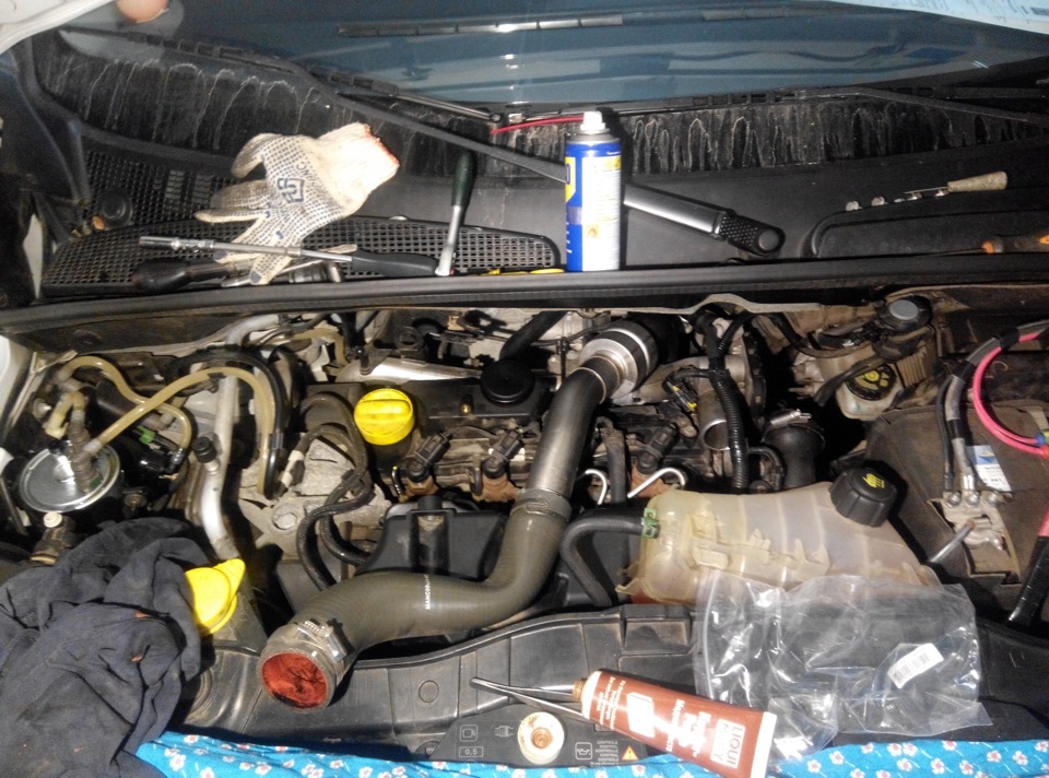 заміна свічок розжарення на дизельному двигуні Renault kangoo k9k 806 5
