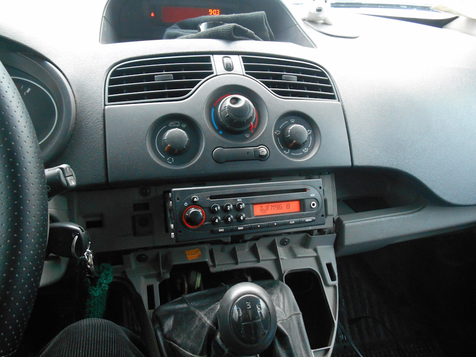 установка SONY MEX-BT2807E в kangoo2 1