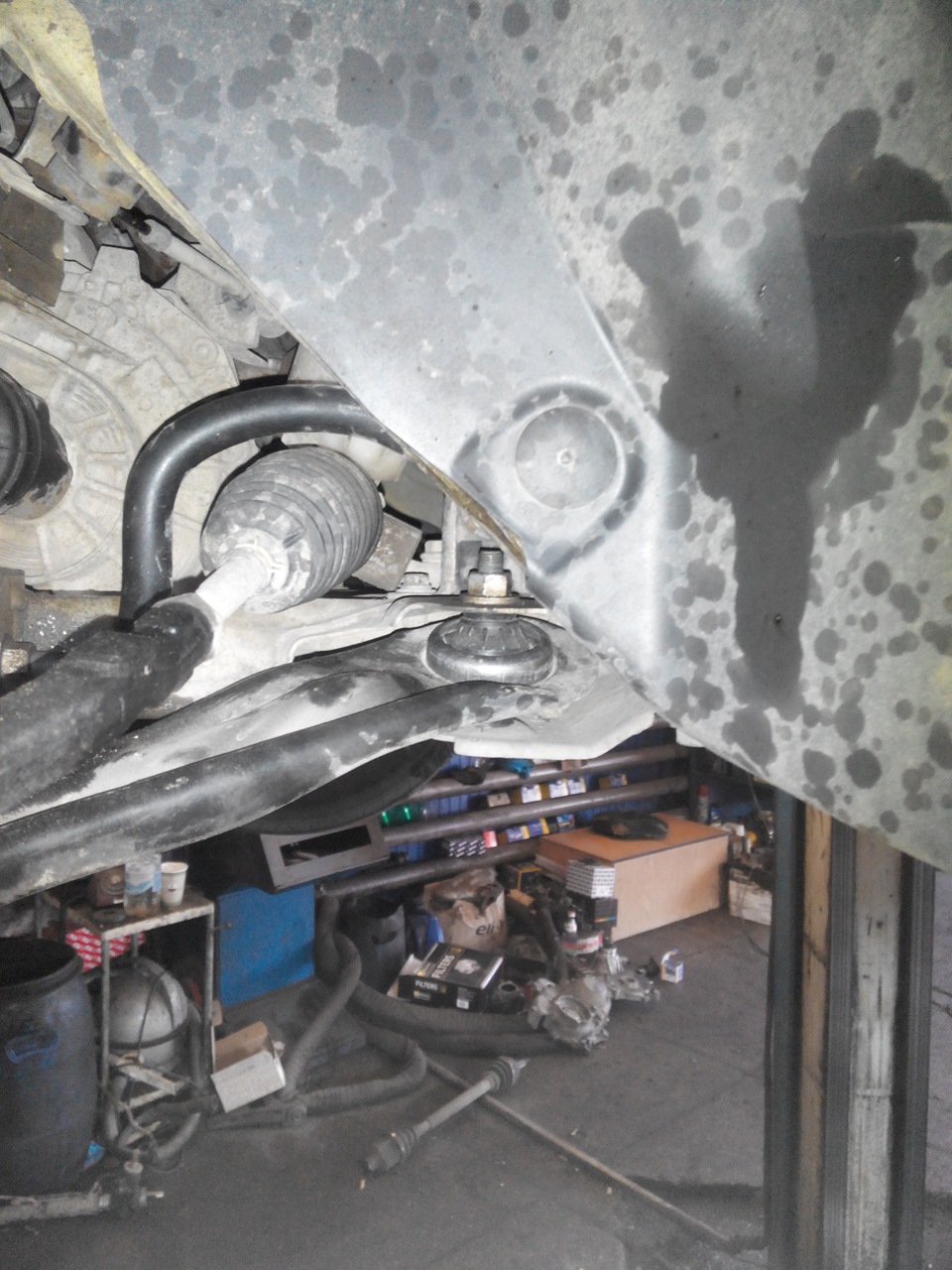 Заміна задніх сайлентблоків передньої підвіски 3