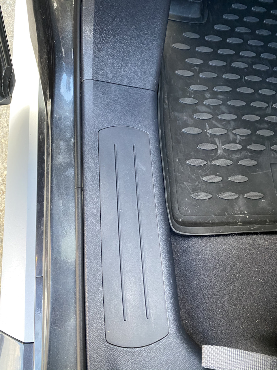 Накладки на пороги. Renault Samsung Motors Genuine Accessories 4