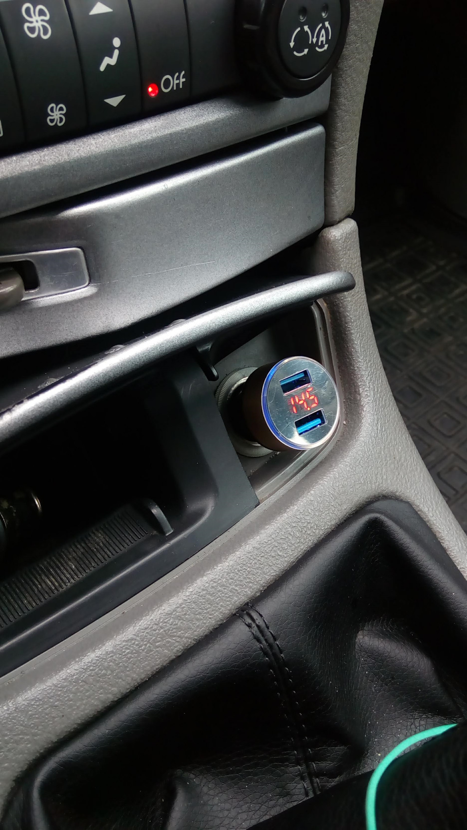 3.1A Dual USB Автомобільний зарядний пристрій 2 порти РК-дисплей 12-В 24 в прикурювач 5