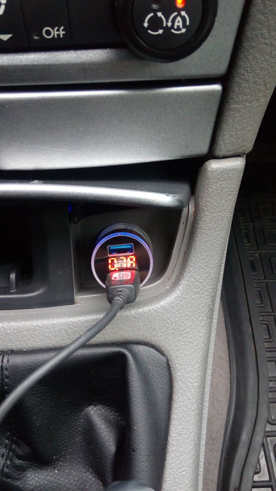 3.1A Dual USB Автомобільний зарядний пристрій 2 порти РК-дисплей 12-В 24 в прикурювач 2