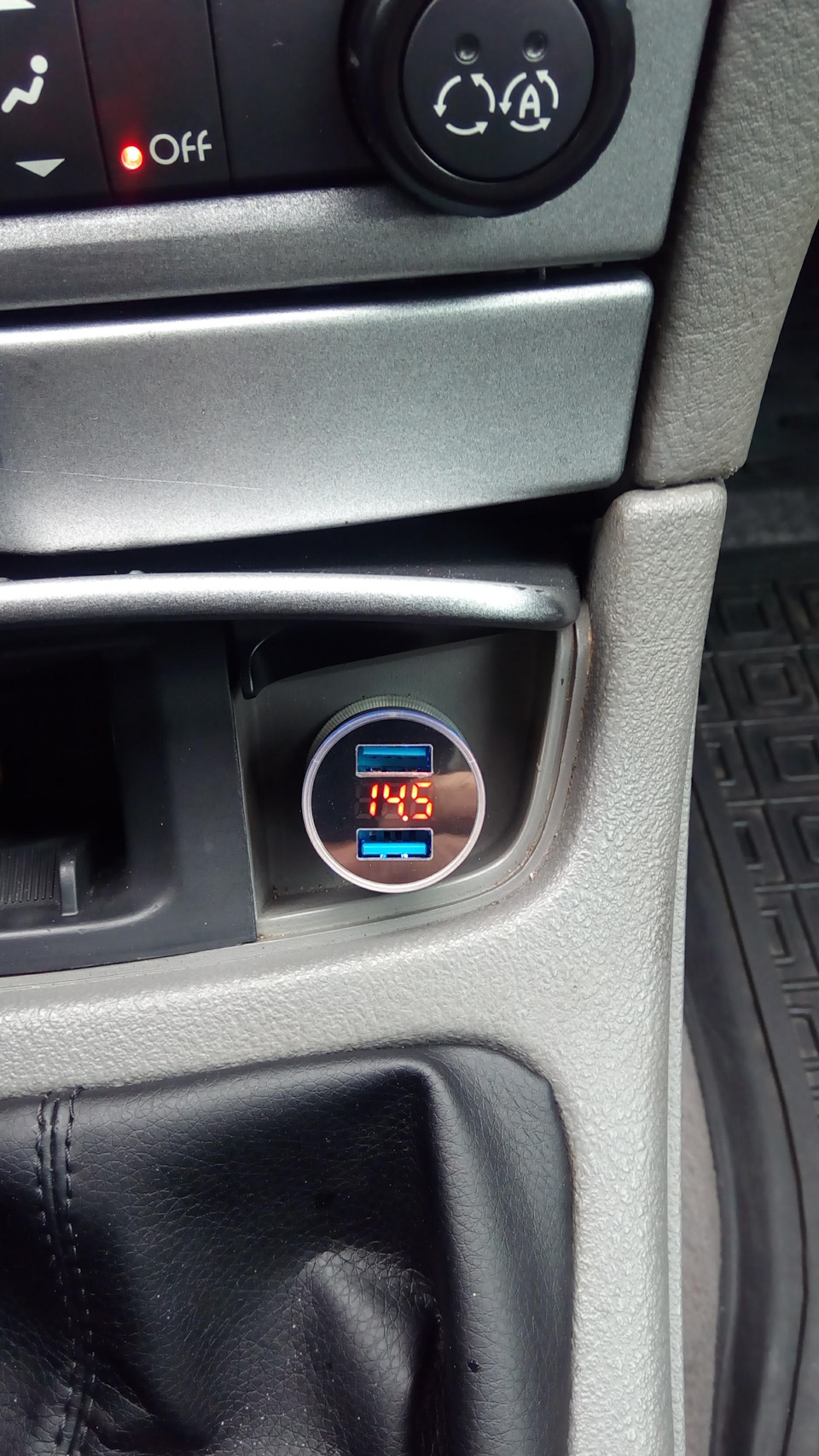 3.1A Dual USB Автомобільний зарядний пристрій 2 порти РК-дисплей 12-В 24 в прикурювач 4