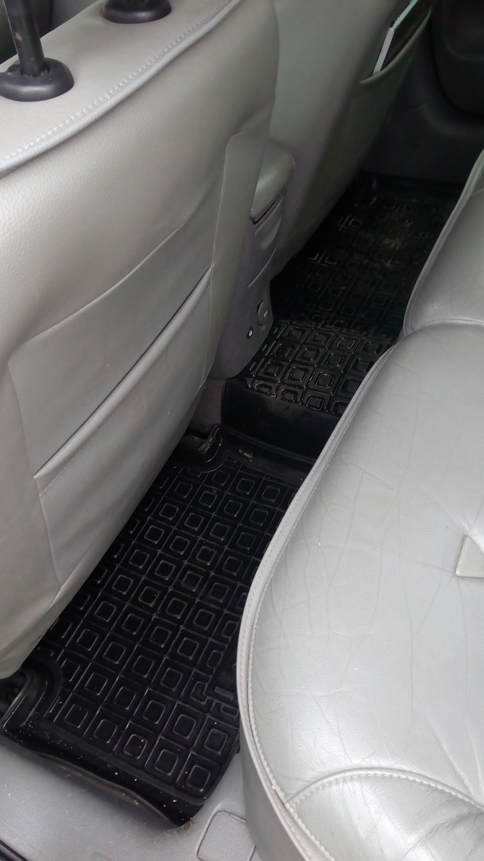 Килимки в салон для Renault Laguna '01-06 гумові, чорні (AVTO-Gumm) 2