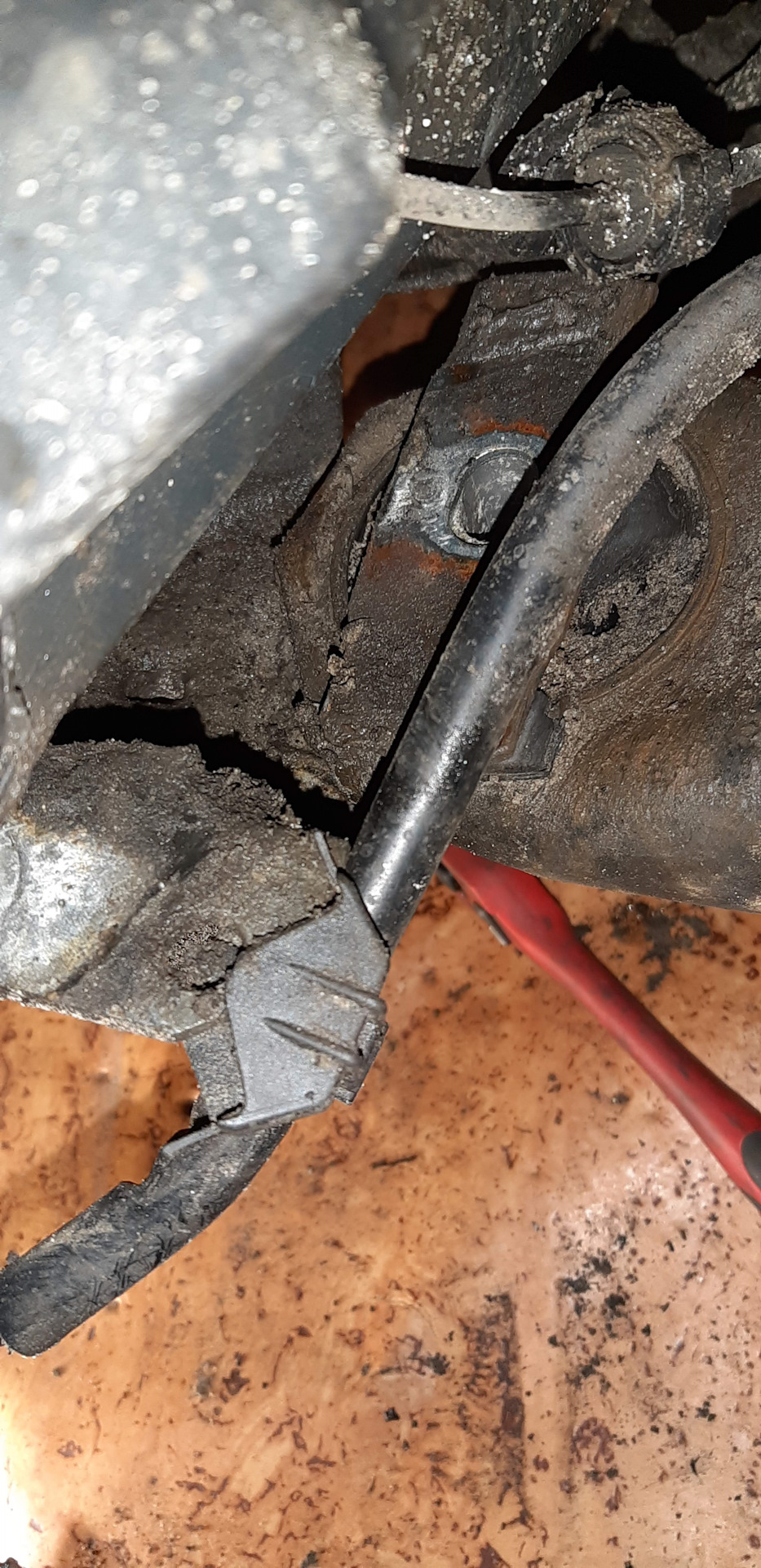Заміна сайлетблоків задньої балки renault 77 01 209 534. 4