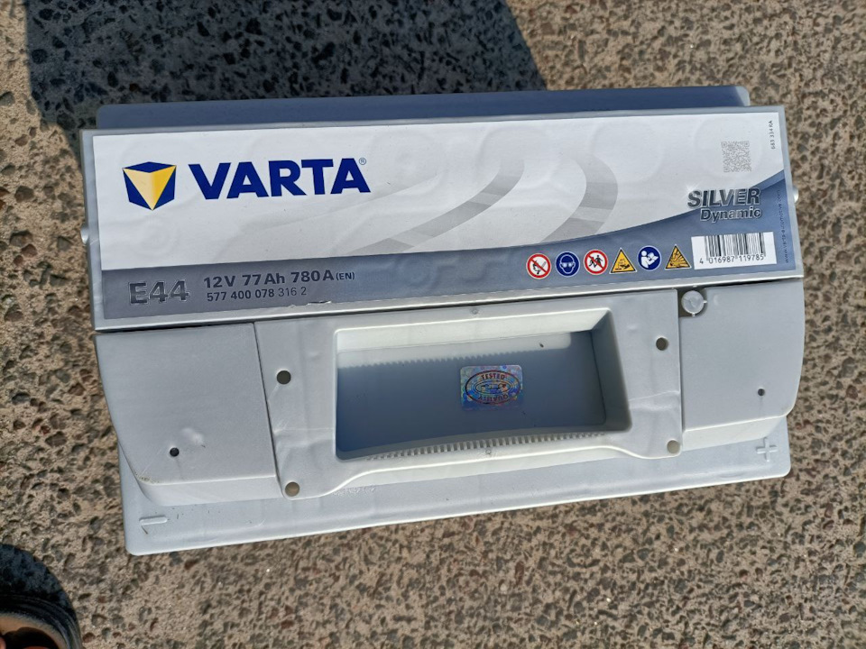 Новий АКБ на борту Varta Silver 77Ah 780A 1