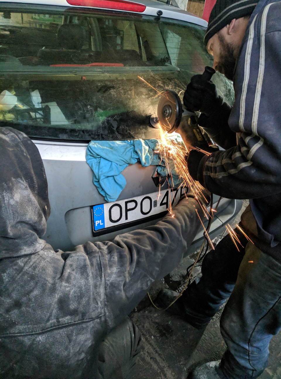 Заміна заднього двірника 1