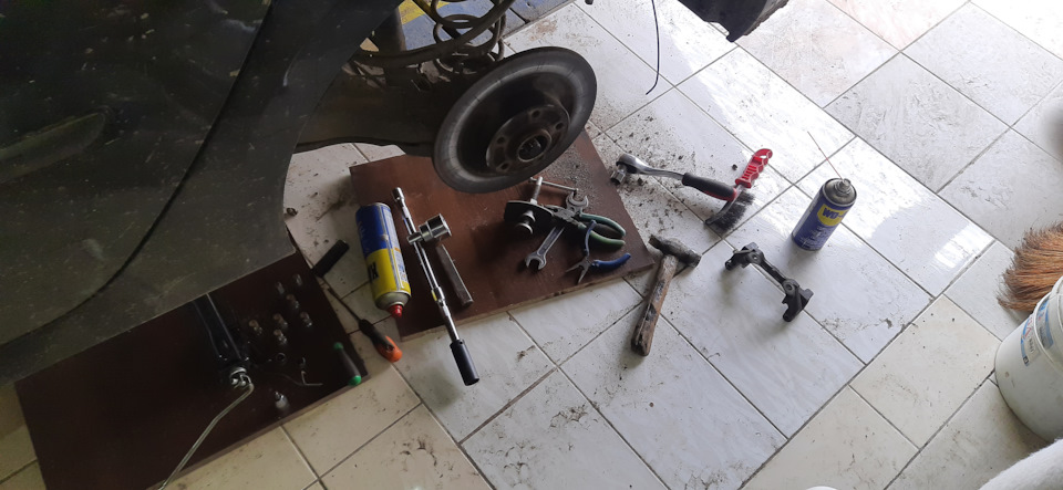 Обслуговування задніх гальм 4