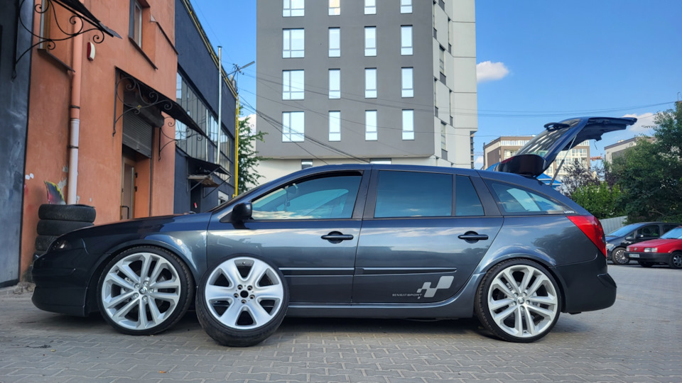 R19 Jaguar F-pace 1