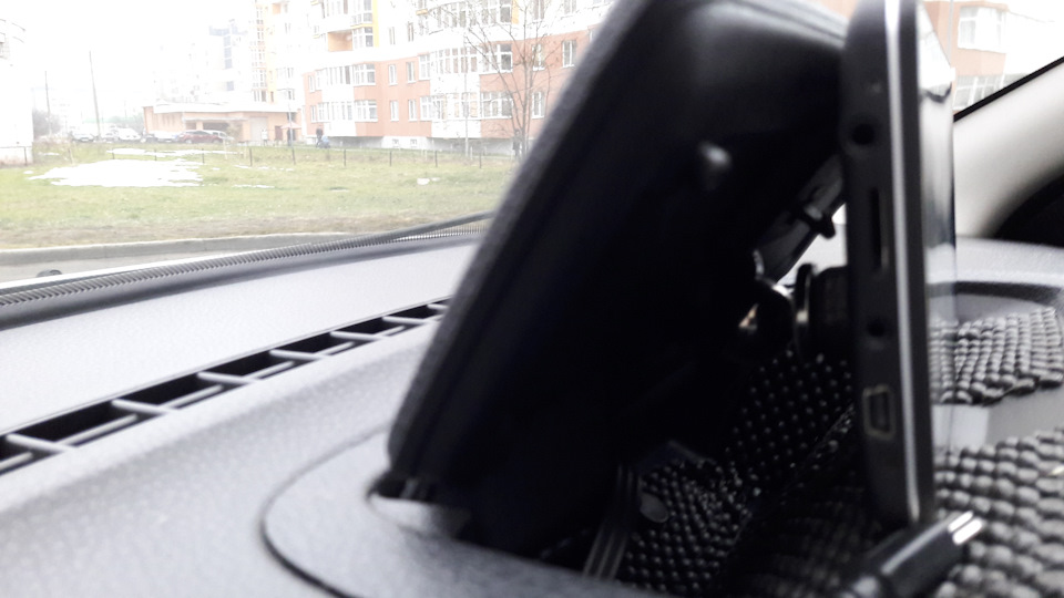 Представляю Вам невеликий фото звіт щодо встановлення навігатора у верхній бардачок торпеди. 2