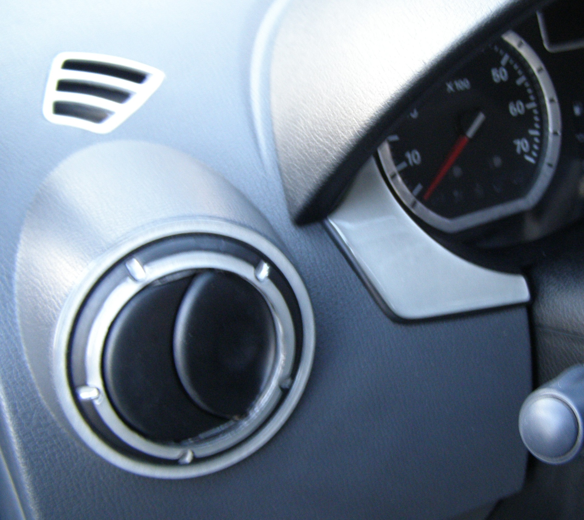 Легкий тюнінг Торпедо за допомогою Dacia Dash Kits 4