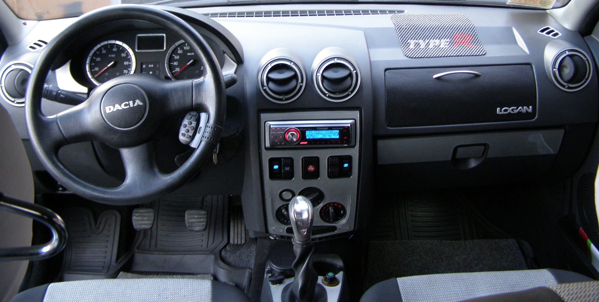 Легкий тюнінг Торпедо за допомогою Dacia Dash Kits 5