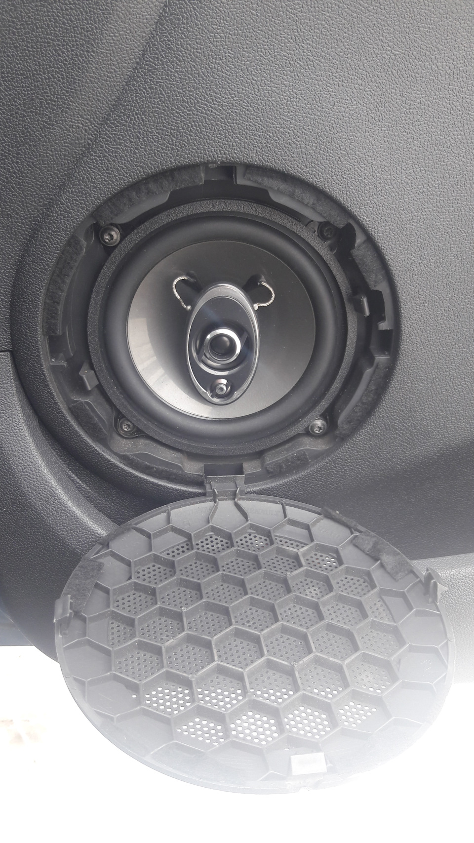 Встановлення акустики JBL GTO 528 1