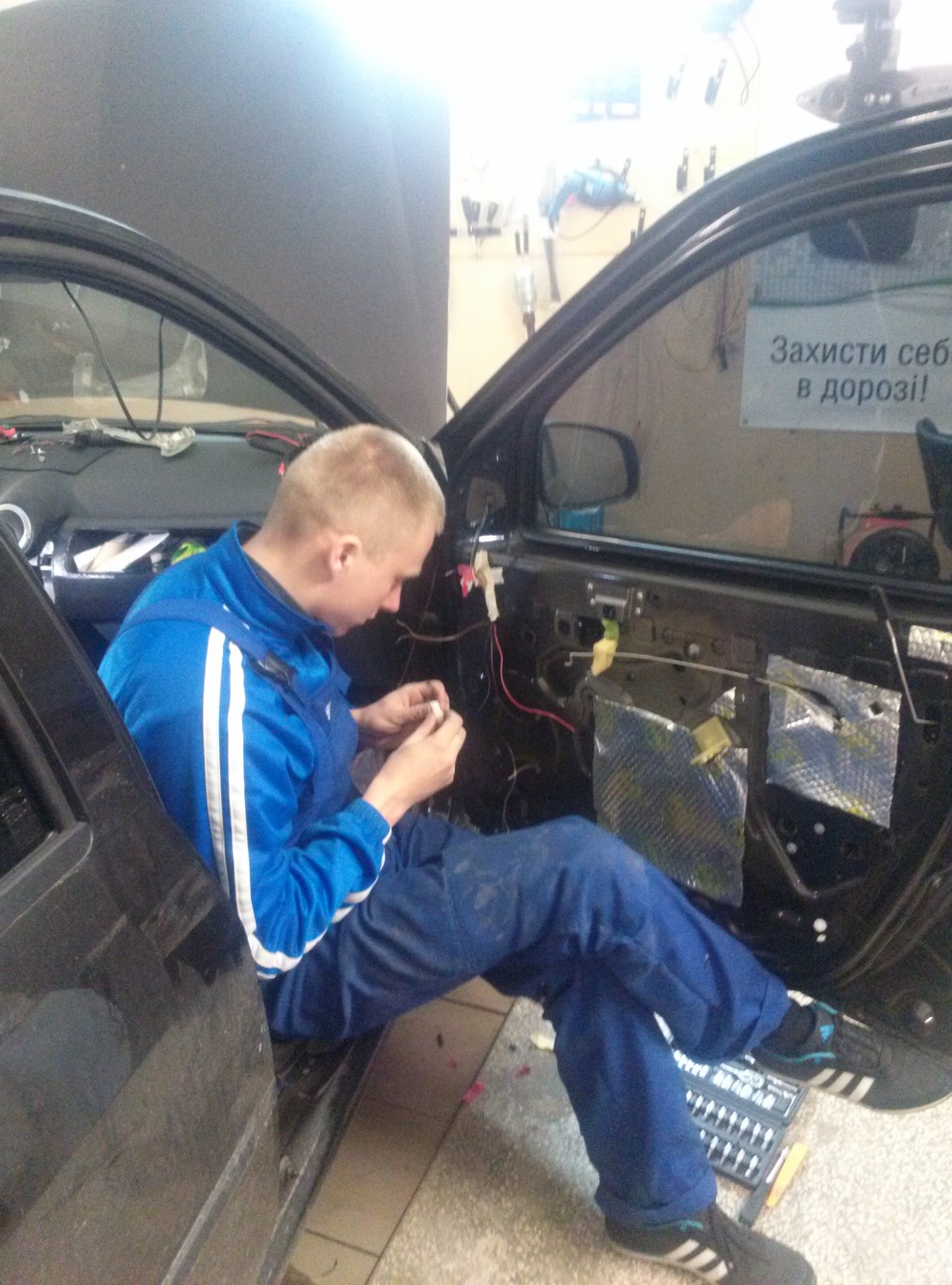 Підключили електро дзеркала та твітери 2