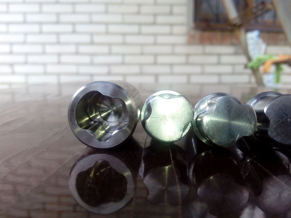 Секретки з титану (Ti) на диски 2