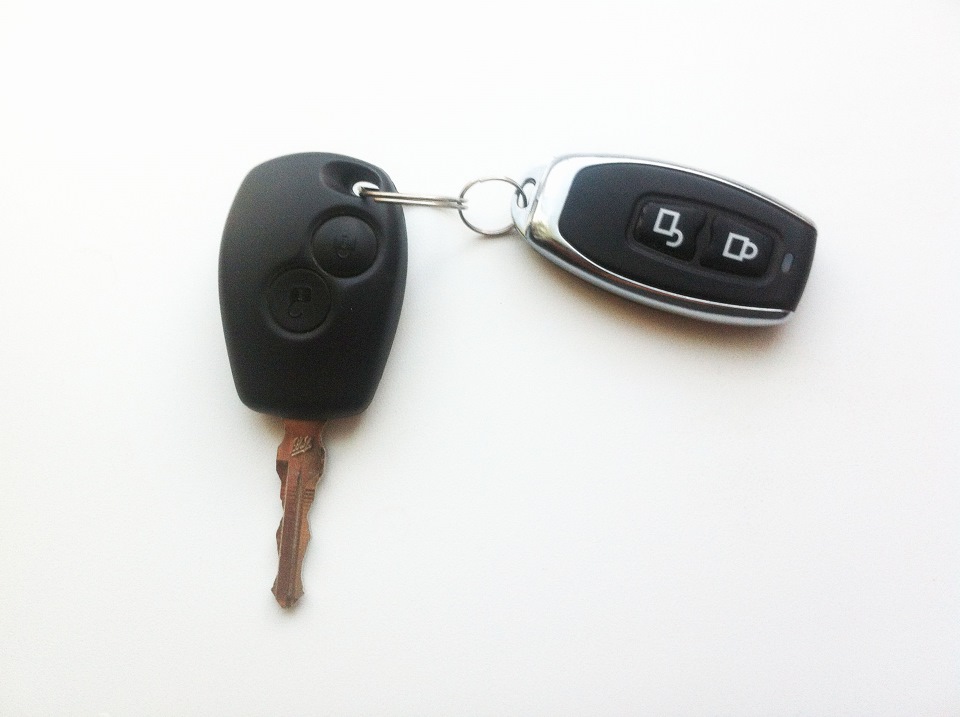 Ключ з окремою кнопкою на багажник Renault Logan New 2