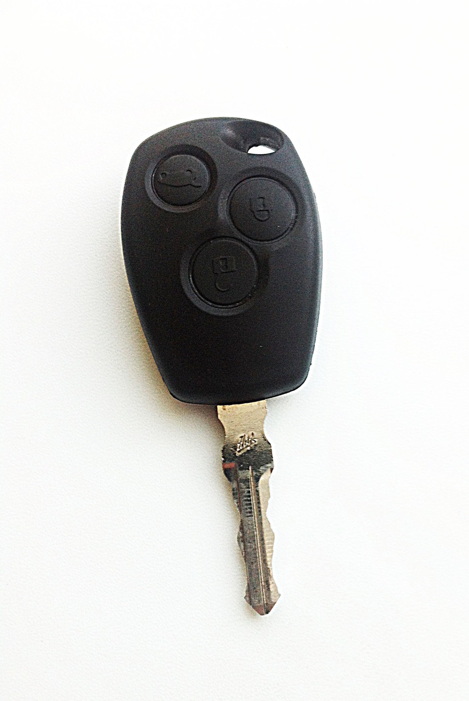 Ключ з окремою кнопкою на багажник Renault Logan New 1