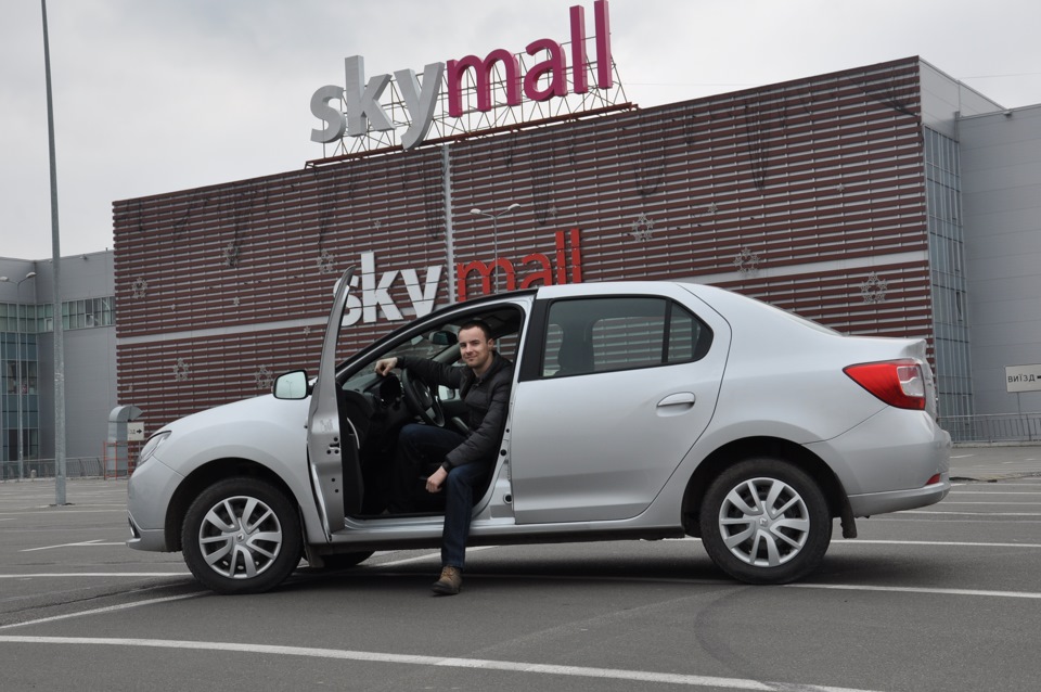 Біля ТРЦ SkyMall 4