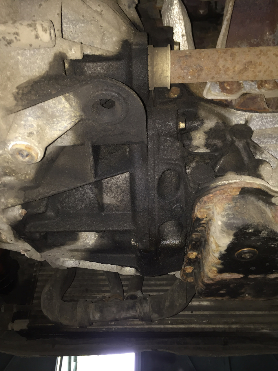 Check gearbox. Витекла рідина з маленького бачка 2