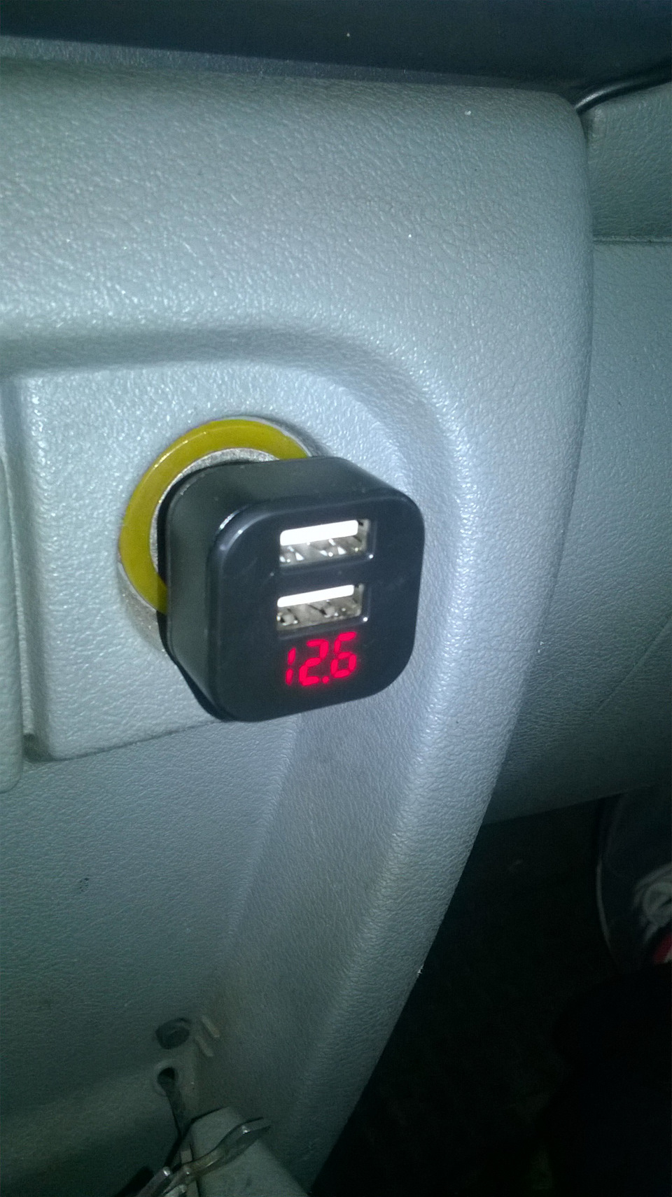 Прикупив usb зарядне з вольтметром 3