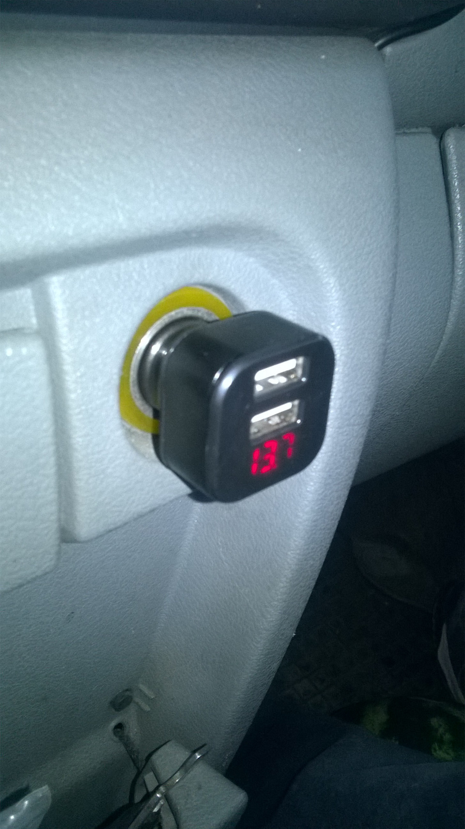 Прикупив usb зарядне з вольтметром 4