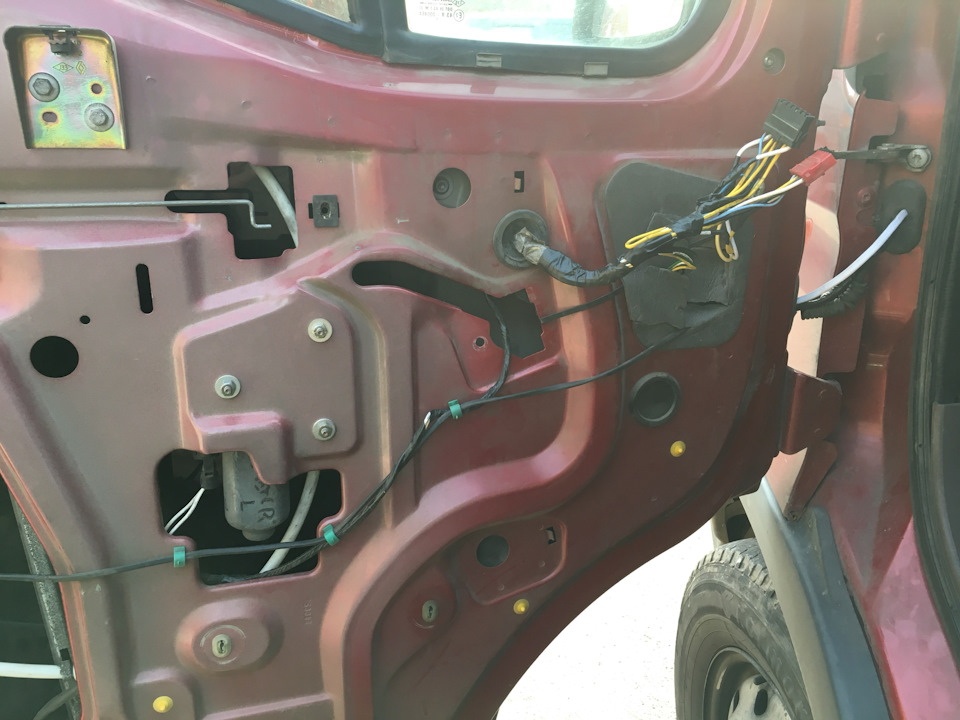 Електро-склопідйомники в Renault Master 2 5