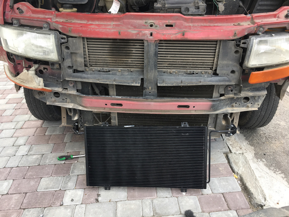 Ремонт кондиціонера Renault Master 2,8 dTi. Частина 1. Встановлення радіатора. 2