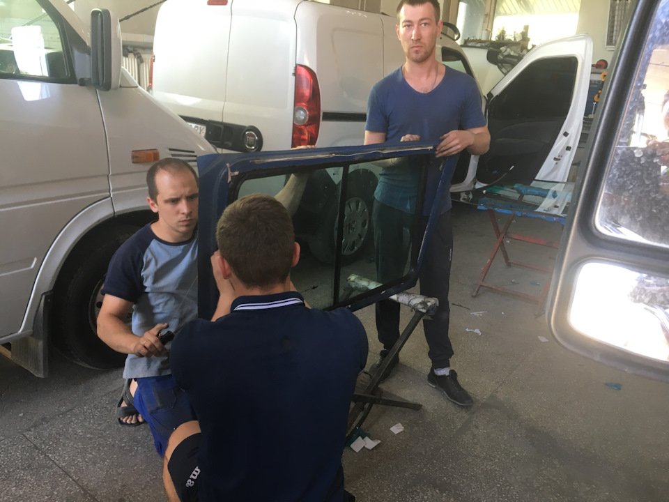 Зсувне скло на Renault Master 2 5