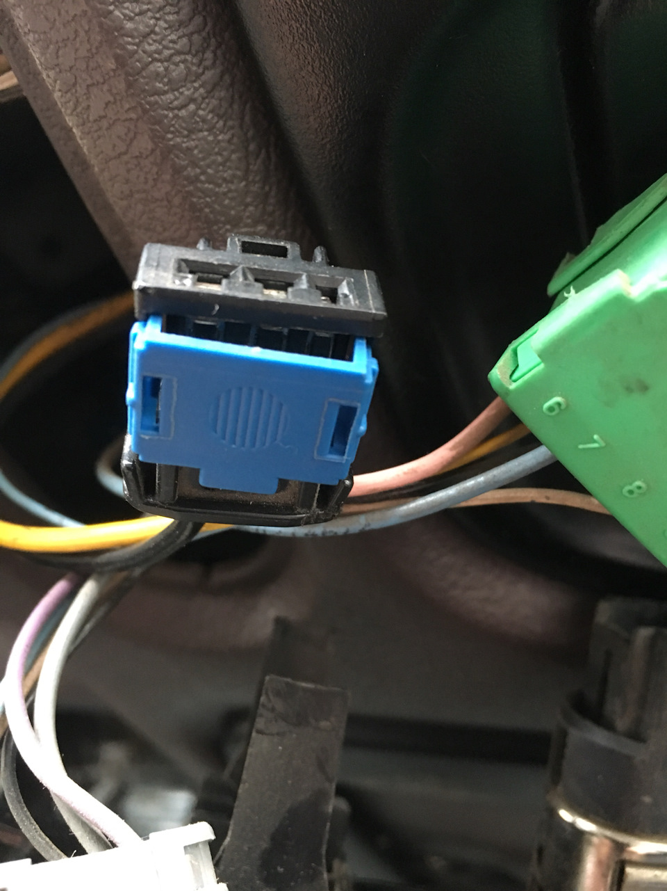 Вольтметр і USB 2х2,1А у Renault Master II 5