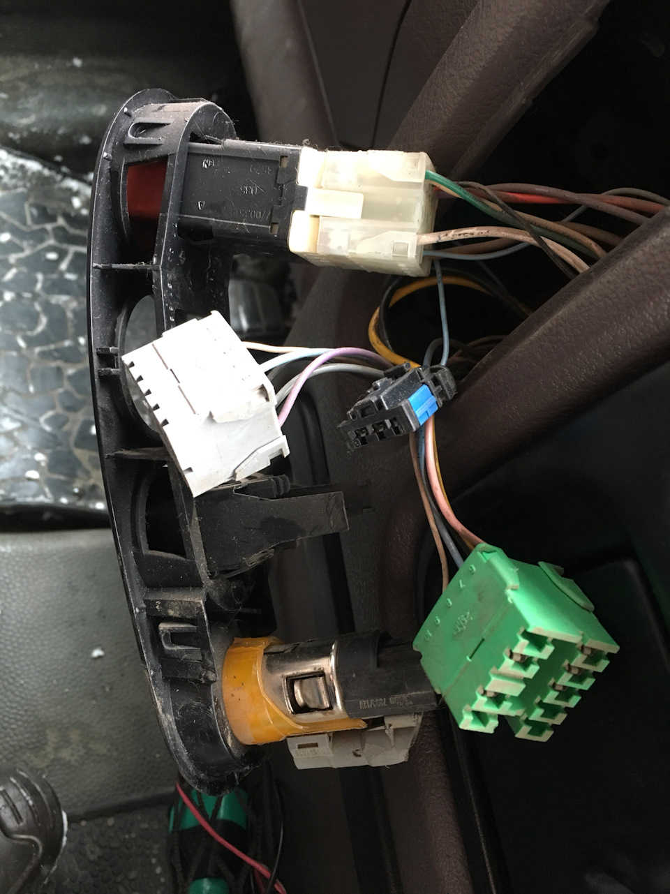 Вольтметр і USB 2х2,1А у Renault Master II 3