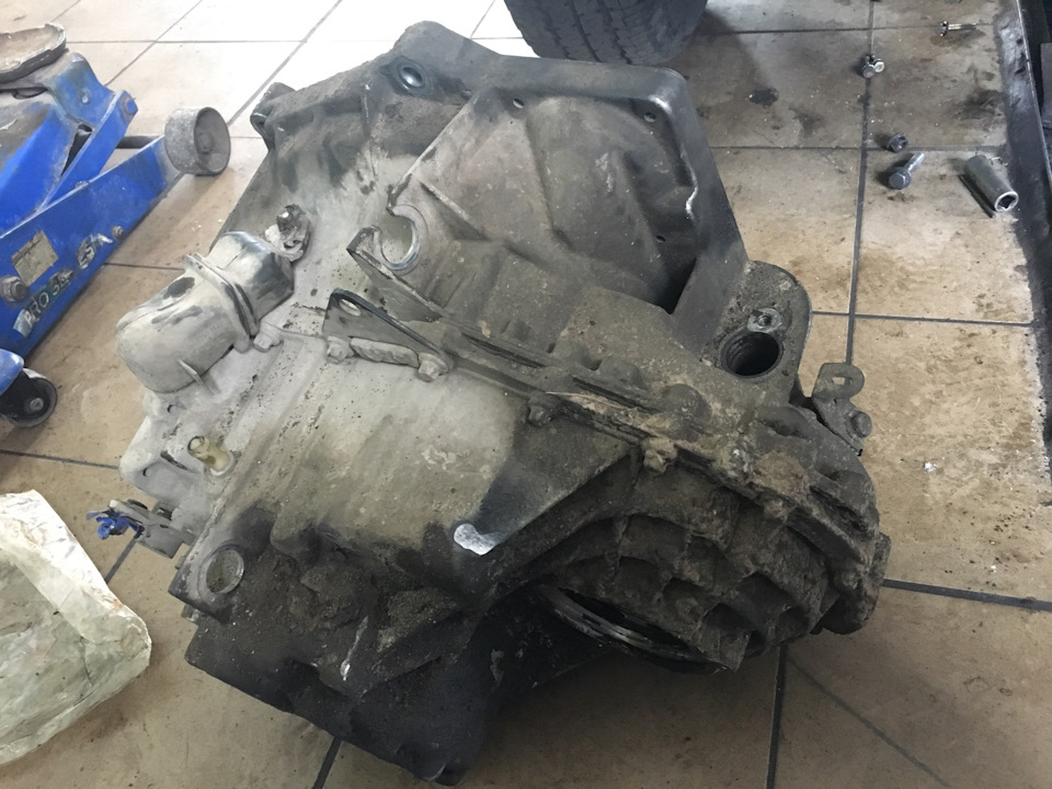 Заміна вантажної КПП у Renault Master 2,8 dTi 1
