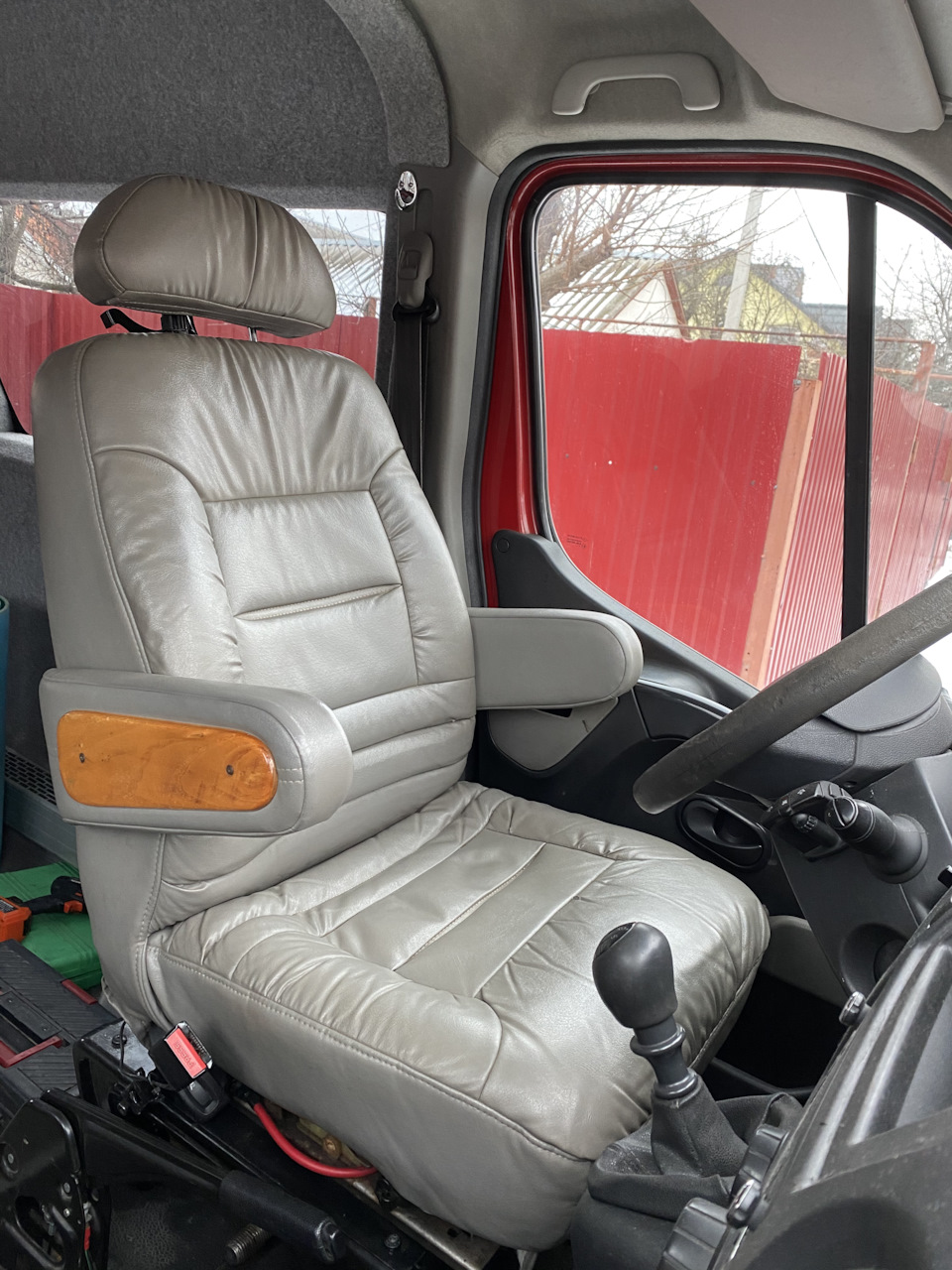 Заміна крісла водія Renault Master 3 5
