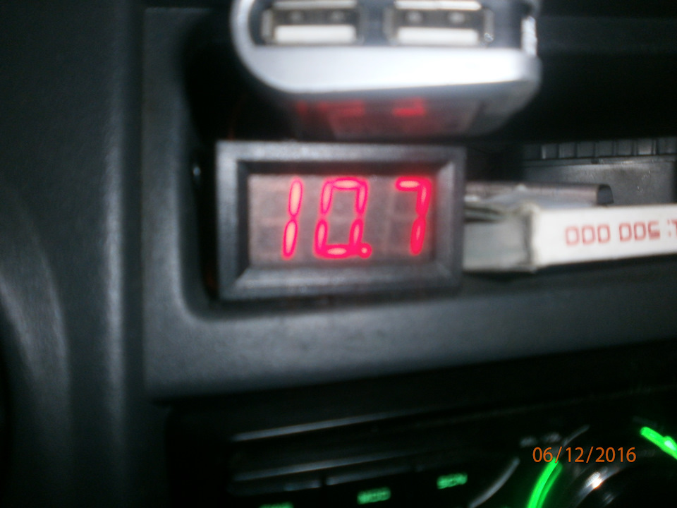 -12 на вулиці і старий акб рено помер 1