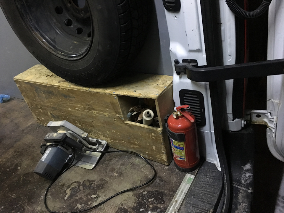 Ніша для інструменту в будці 2