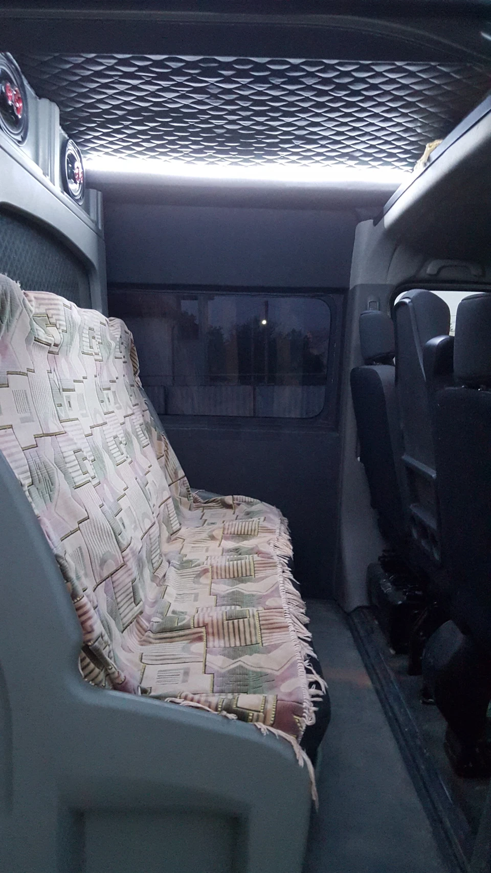 Обшивка пасажирського відсіку