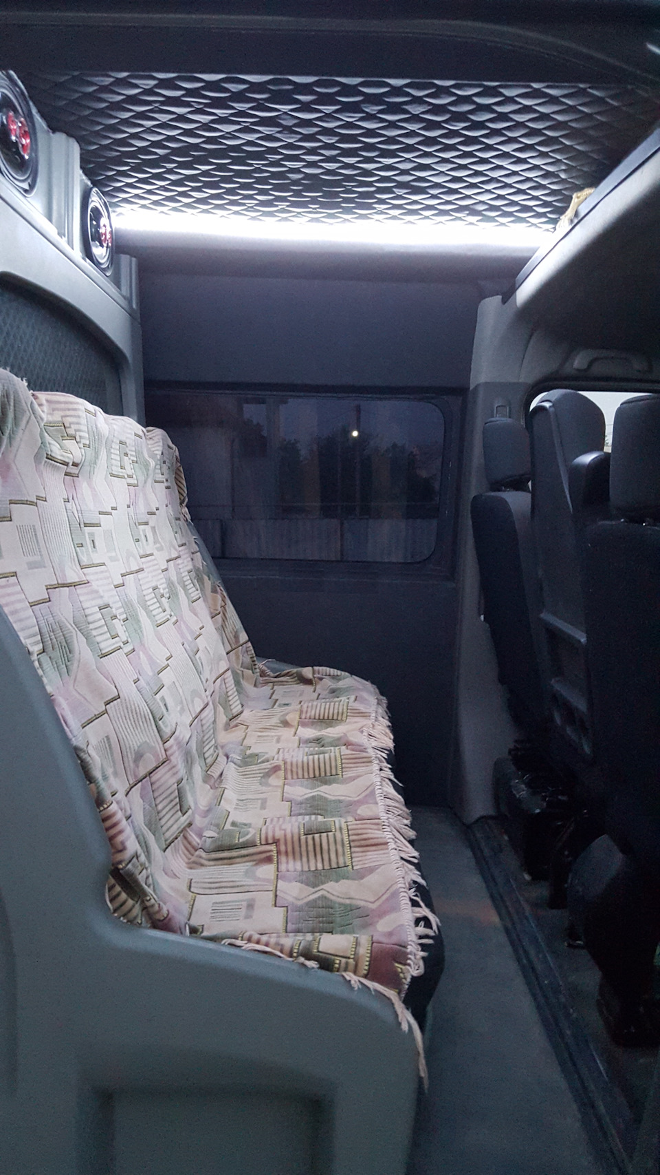 Обшивка пасажирського відсіку 1