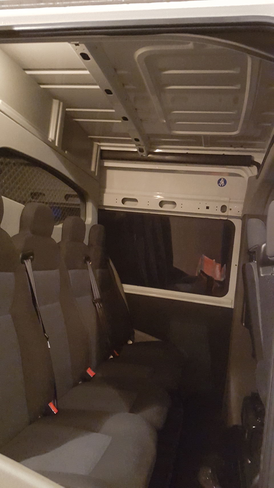 Обшивка пасажирського відсіку 2