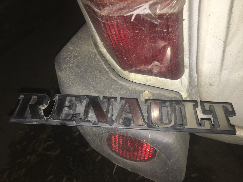 Шильдики Renault master 1