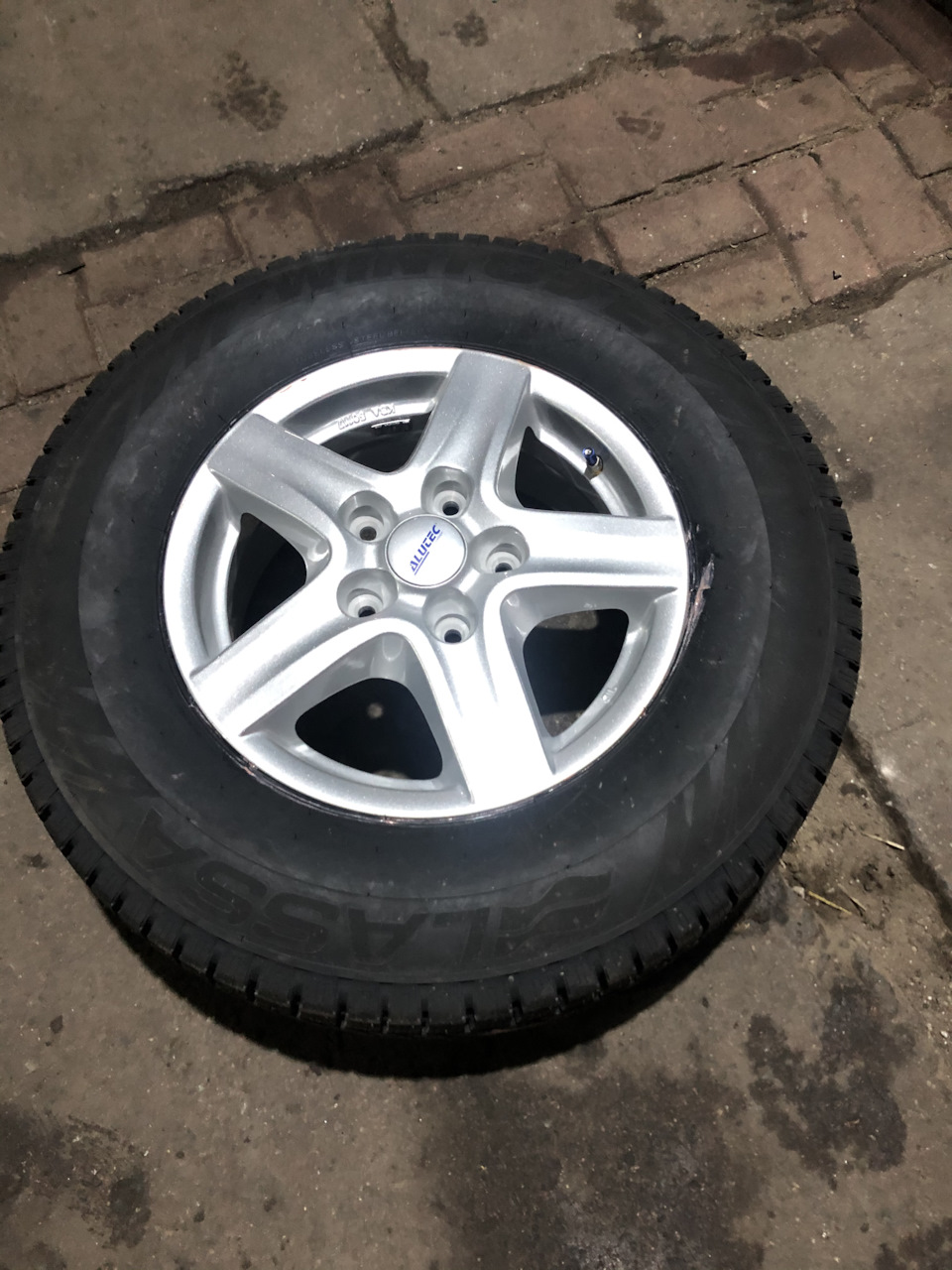 225/75 16с lassa wintus 2 + Alutec 5*130 R16 3