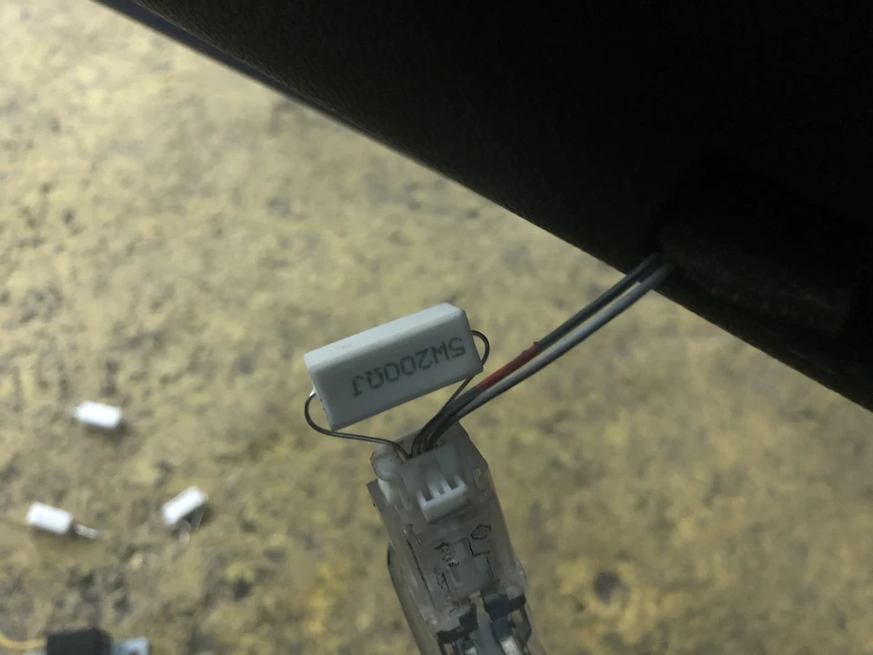 LED у водійських дверях