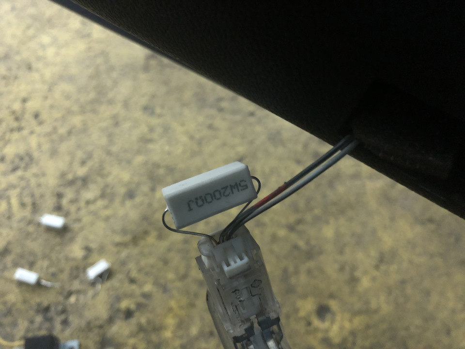 LED у водійських дверях 1