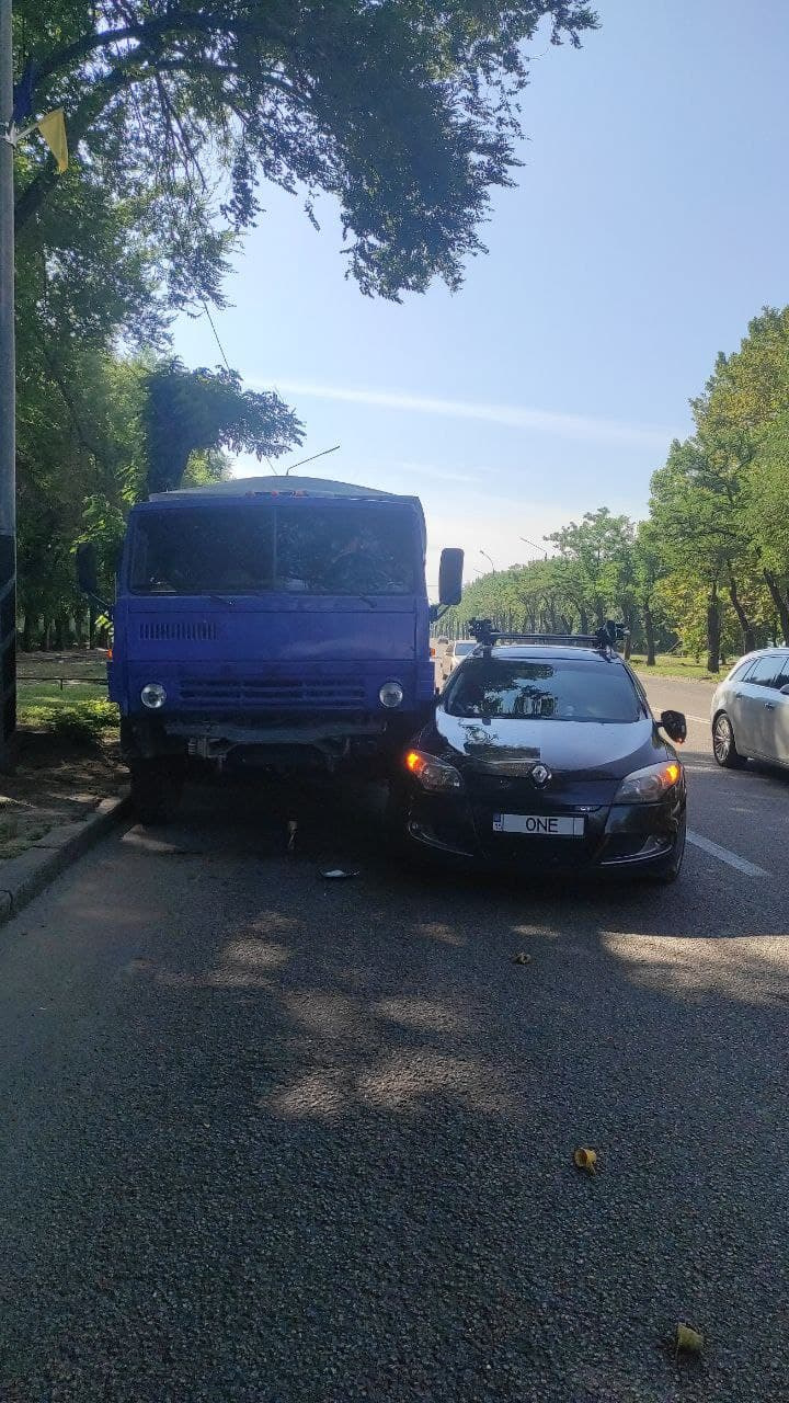 ДТП - затиснули віщу фурами 1