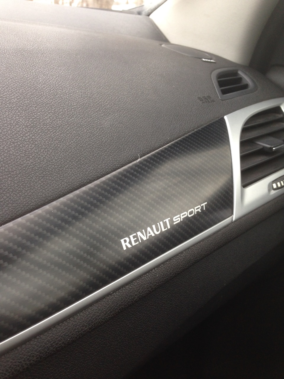 Просуваємо Renault Sport у маси, або Торпедо мені запили 3