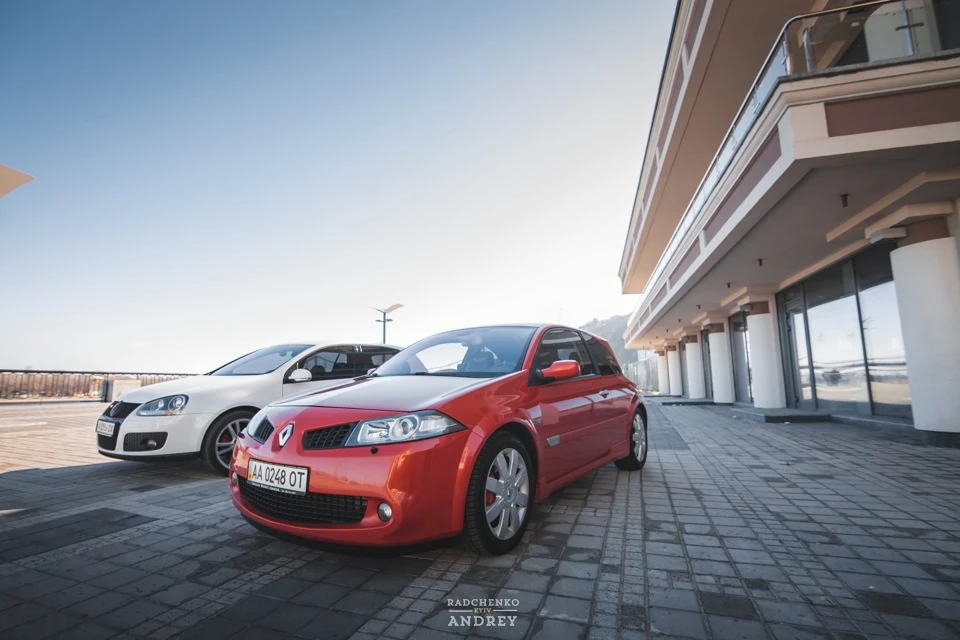 Megane RS vs Golf GTI
