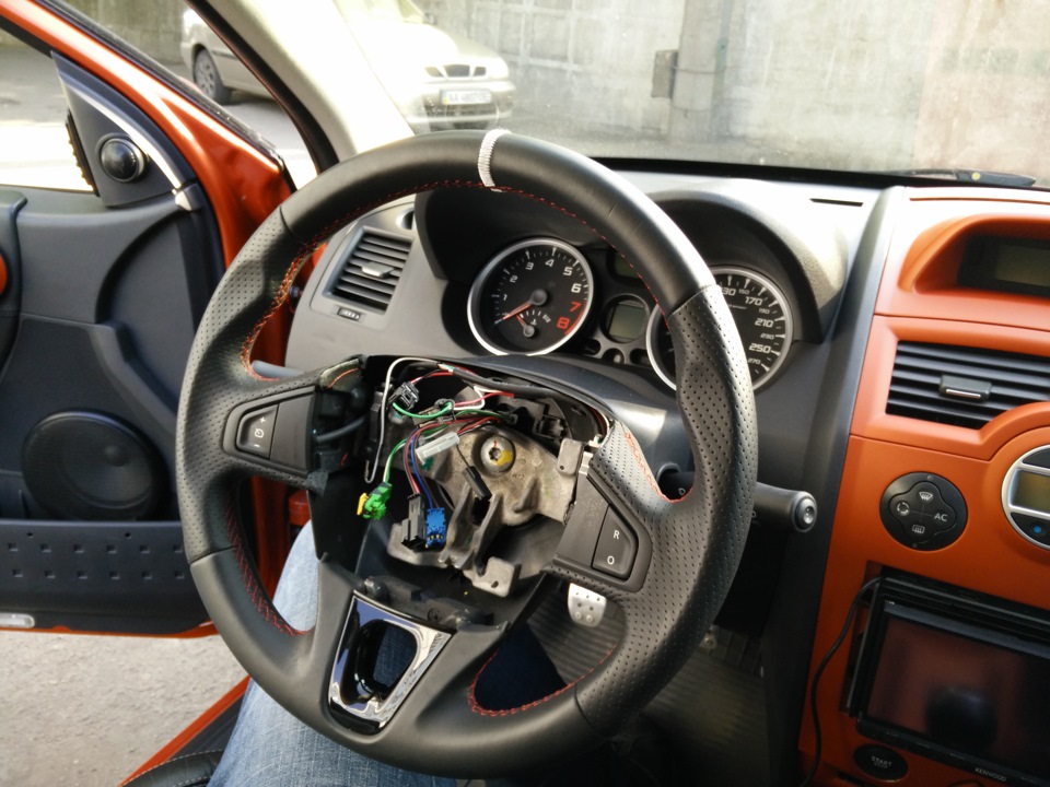 Руль Megane 3 RS у порівнянні 2 RS 1