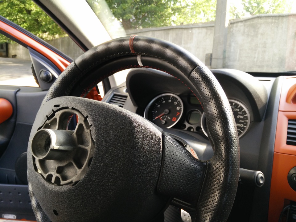 Руль Megane 3 RS у порівнянні 2 RS 2
