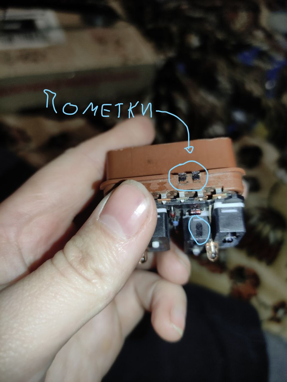 Як замінити підсвічування кнопок склопідйомників З ВИПАЮВАННЯМ СТАРИХ / Рено Меган 2 1
