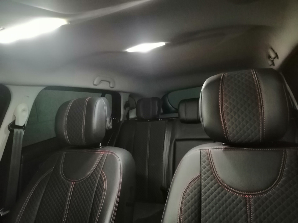 Замінив лампочки в салоні на led 4