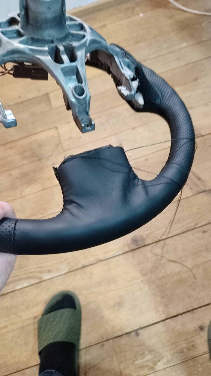 Заміна шкіри керма Меган 2 5