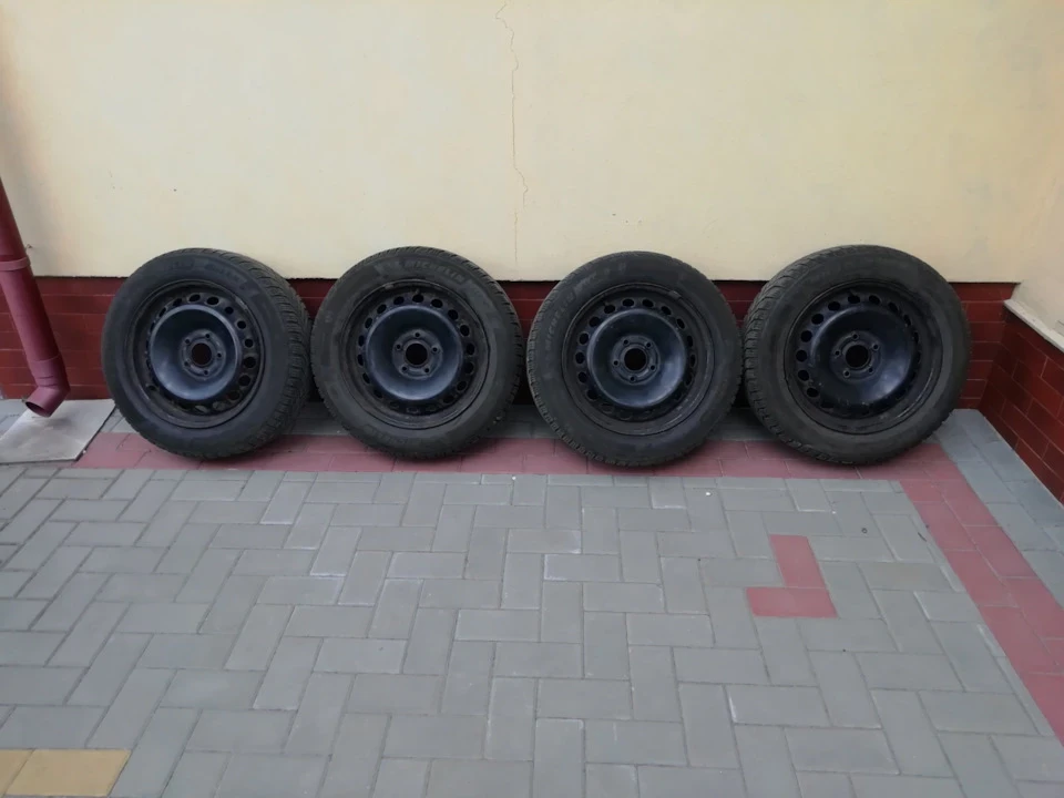 Продам диски гума колеса Megane 3 4 scenic 3 R 16 205 55 Michelin alpin 6